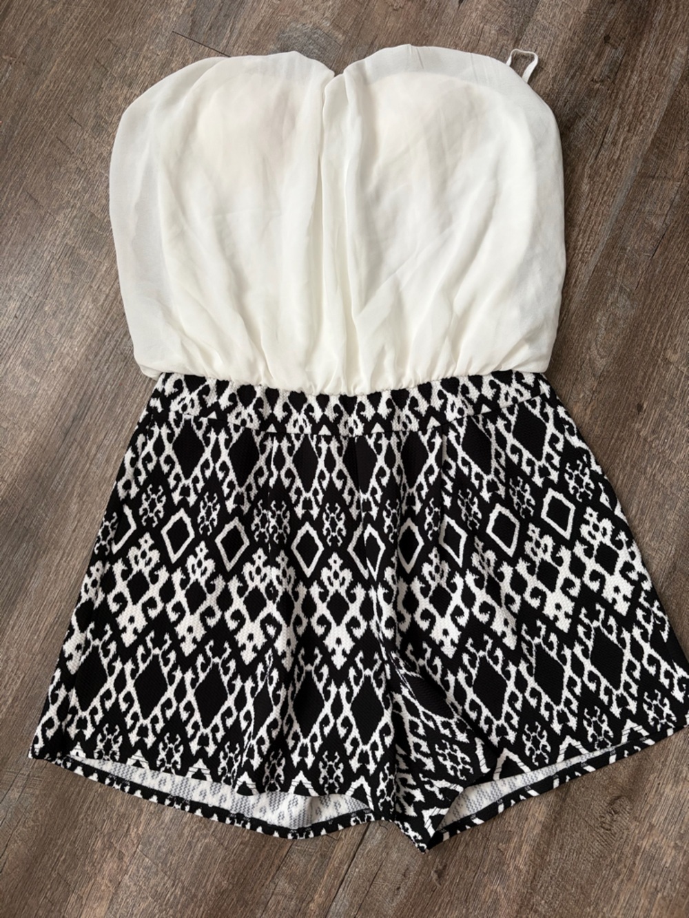 Women’s Romper Size Large